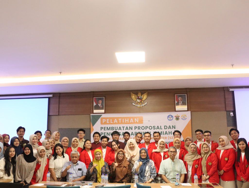 The Faculty of Agriculture, Hasanuddin University, Holds Training on Proposal Writing and Scientific Articles for Master Program Students (S2)